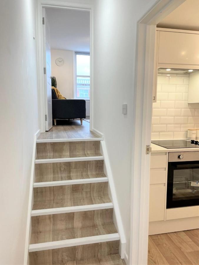 Central, Bright & Spacious Apartment - Parking Included ボーンマス エクステリア 写真