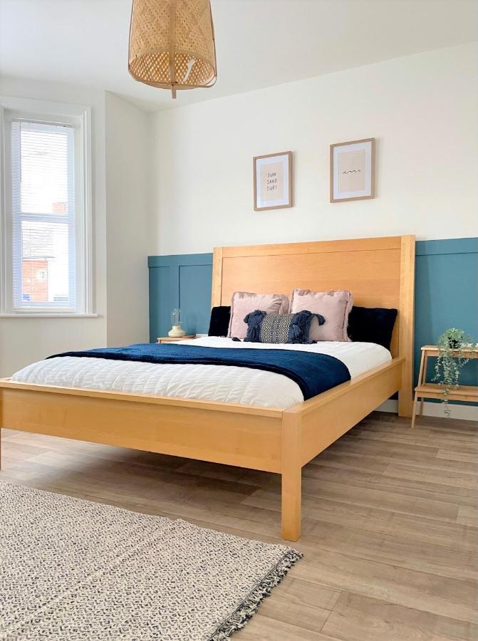 Central, Bright & Spacious Apartment - Parking Included ボーンマス エクステリア 写真
