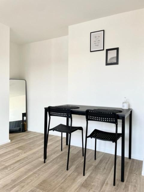 Central, Bright & Spacious Apartment - Parking Included ボーンマス エクステリア 写真