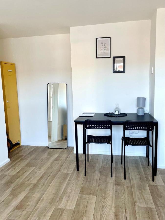 Central, Bright & Spacious Apartment - Parking Included ボーンマス エクステリア 写真