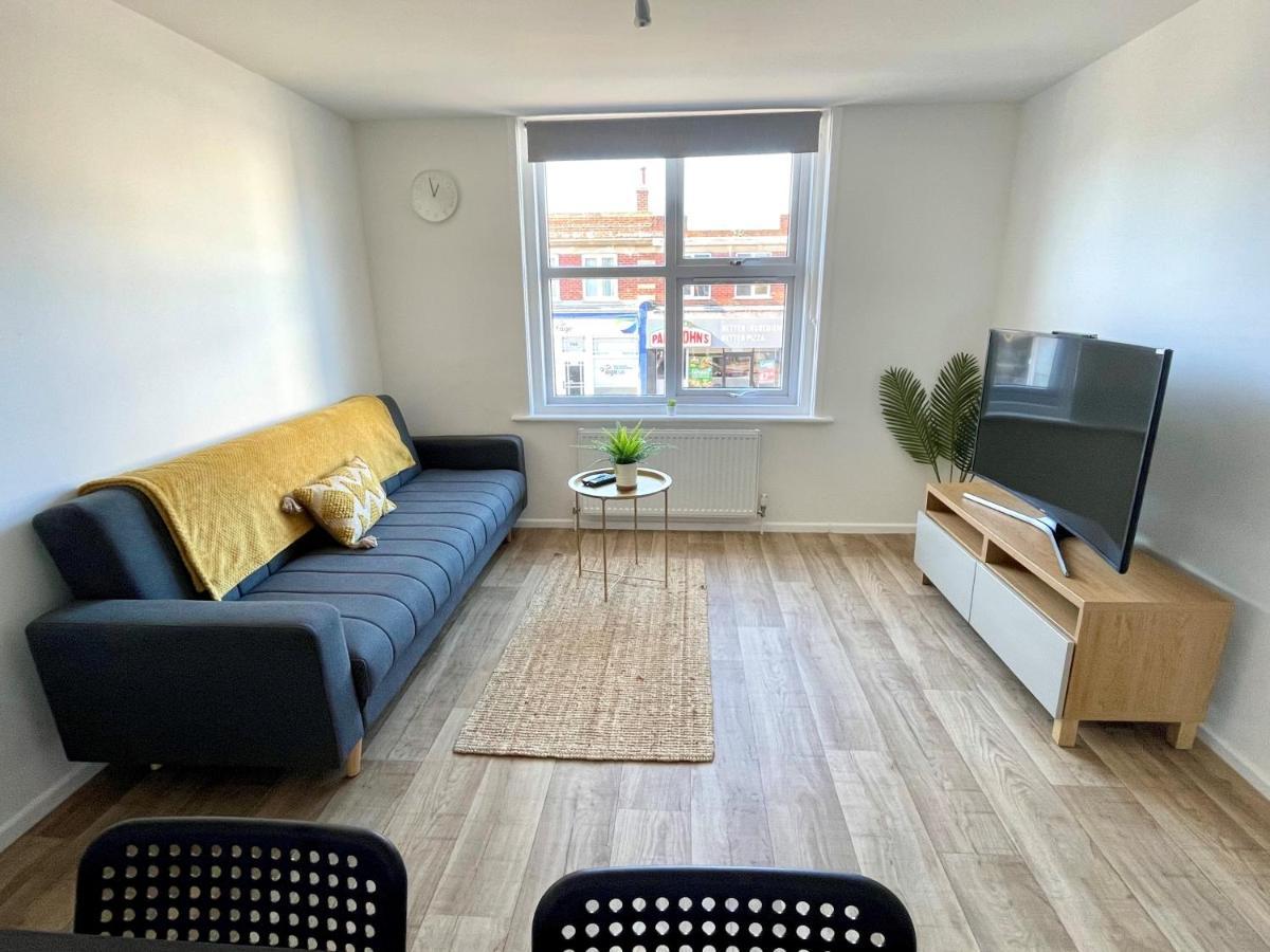Central, Bright & Spacious Apartment - Parking Included ボーンマス エクステリア 写真